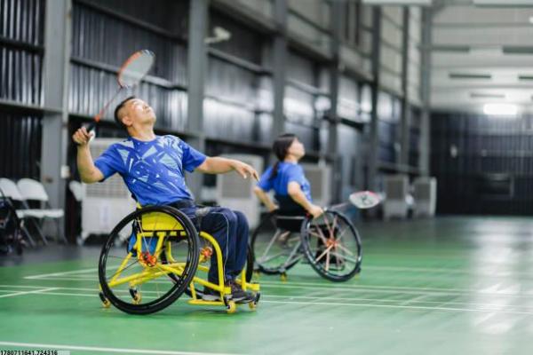 五人体育比赛如何进行合理分组?